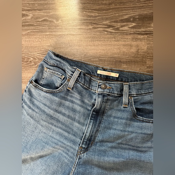 Levi’s Mom Jeans - Picture 4 of 7